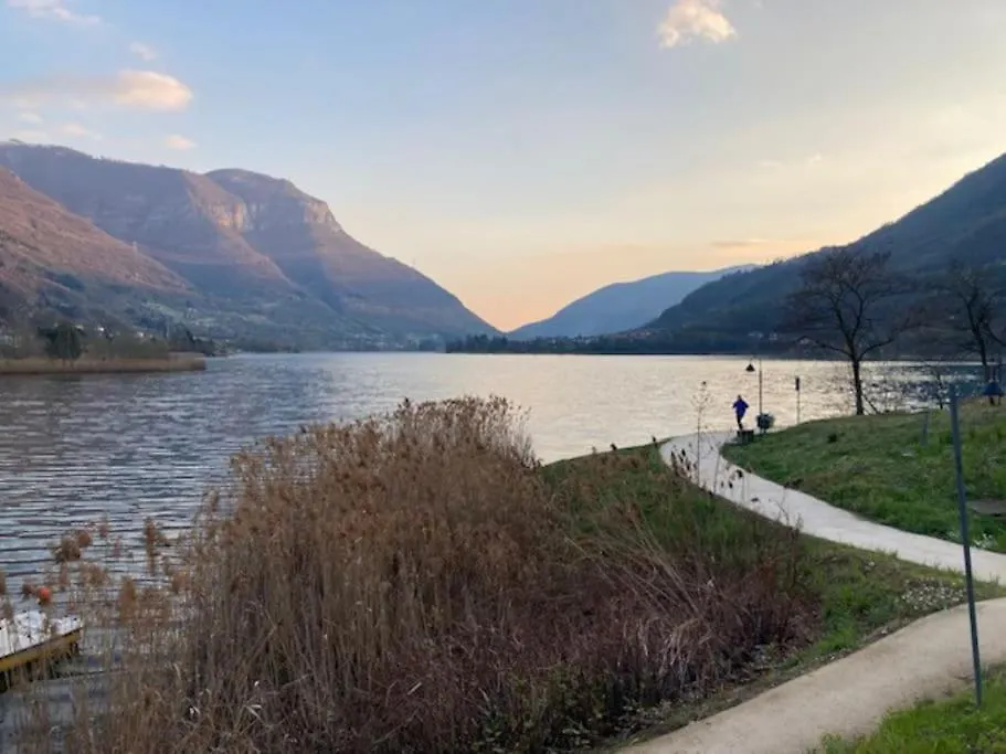 Apartment Stupendo Appartamento Vista Lago Ranzanico Italy